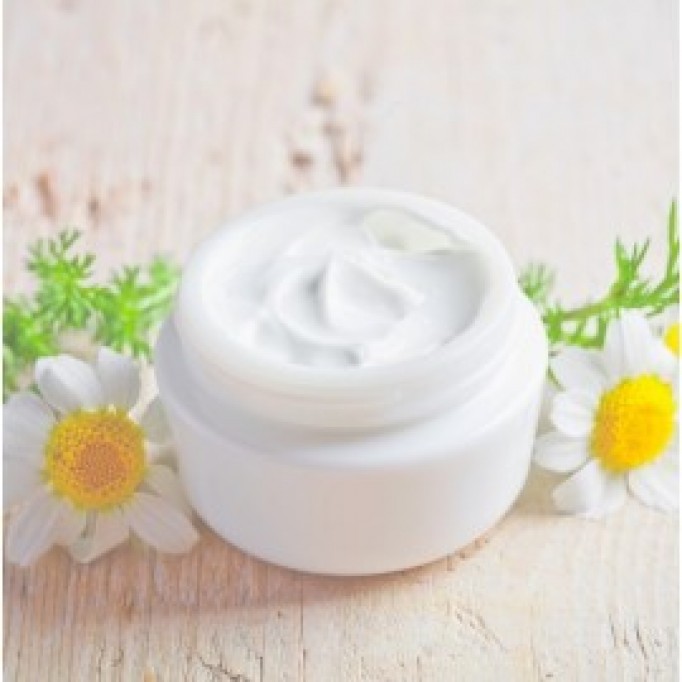 Ночная маска против ночного крема: в чем разница и что использовать