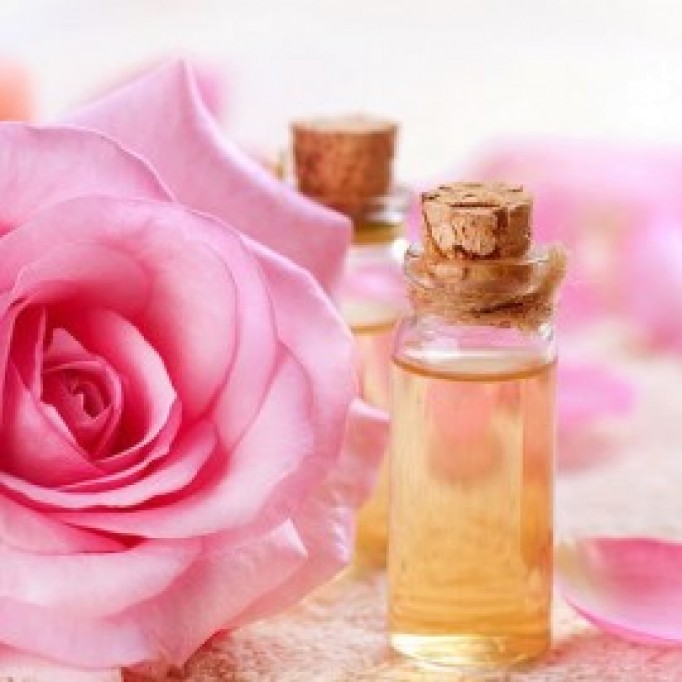 Розовая вода и ее преимущества Розовая вода и ее преимущества